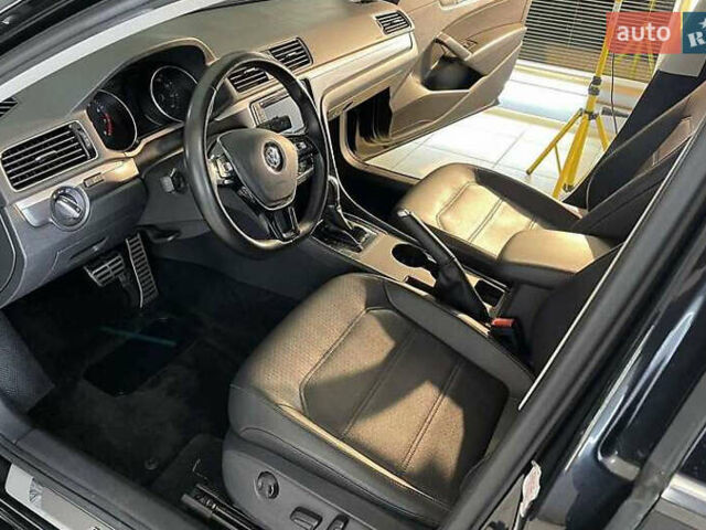 Черный Фольксваген Пассат, объемом двигателя 1.8 л и пробегом 142 тыс. км за 14600 $, фото 5 на Automoto.ua