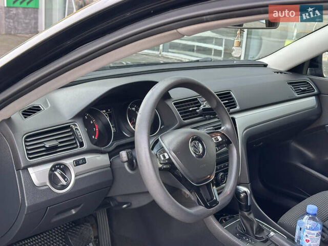 Чорний Фольксваген Пассат, об'ємом двигуна 1.8 л та пробігом 145 тис. км за 12000 $, фото 11 на Automoto.ua
