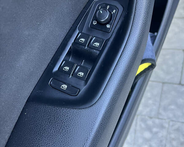 Черный Фольксваген Пассат, объемом двигателя 1.6 л и пробегом 222 тыс. км за 16000 $, фото 18 на Automoto.ua