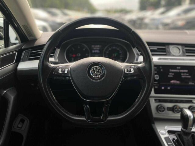 Черный Фольксваген Пассат, объемом двигателя 1.6 л и пробегом 313 тыс. км за 13490 $, фото 21 на Automoto.ua