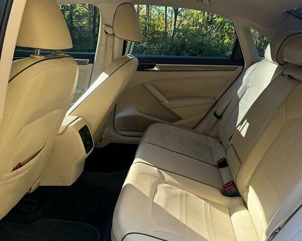 Фольксваген Пассат 2017 в Трускавце на Automoto.ua Черный Фольксваген Пассат, объемом двигателя 1.8 л и пробегом 189 тыс. км за 16500 $, фото 12 на Automoto.ua