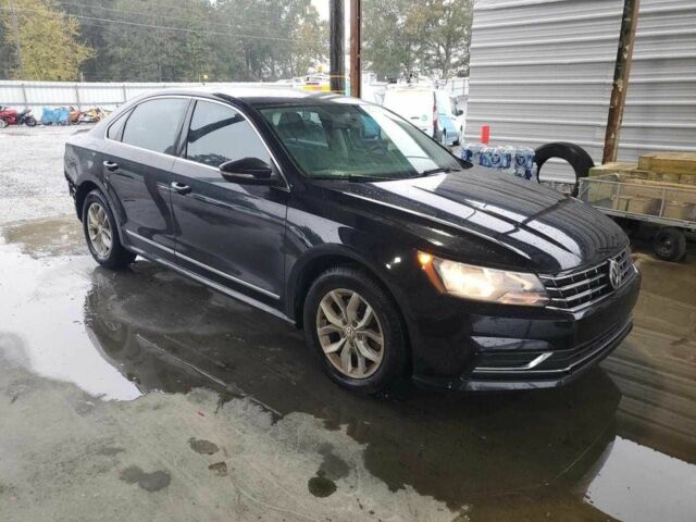 Черный Фольксваген Пассат, объемом двигателя 1.8 л и пробегом 133 тыс. км за 2000 $, фото 3 на Automoto.ua