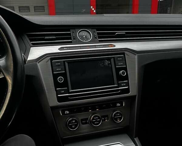 Черный Фольксваген Пассат, объемом двигателя 1.97 л и пробегом 179 тыс. км за 18000 $, фото 14 на Automoto.ua