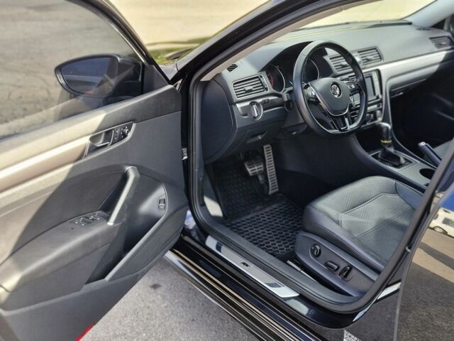 Чорний Фольксваген Пассат, об'ємом двигуна 1 л та пробігом 121 тис. км за 15500 $, фото 13 на Automoto.ua