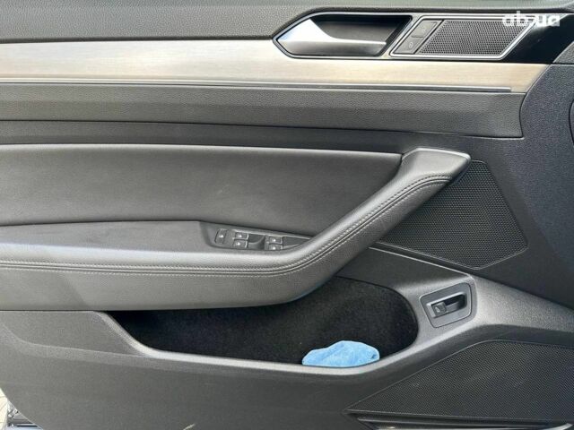 Чорний Фольксваген Пассат, об'ємом двигуна 2 л та пробігом 181 тис. км за 21990 $, фото 24 на Automoto.ua