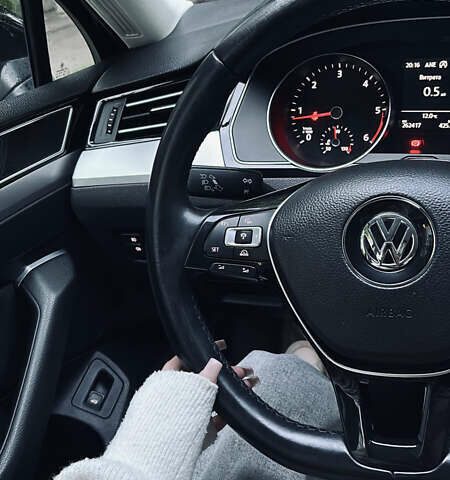 Чорний Фольксваген Пассат, об'ємом двигуна 1.6 л та пробігом 265 тис. км за 15000 $, фото 7 на Automoto.ua