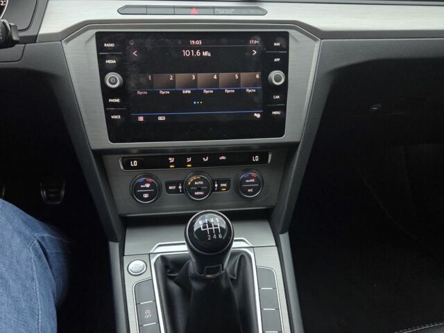 Черный Фольксваген Пассат, объемом двигателя 2 л и пробегом 220 тыс. км за 15500 $, фото 7 на Automoto.ua