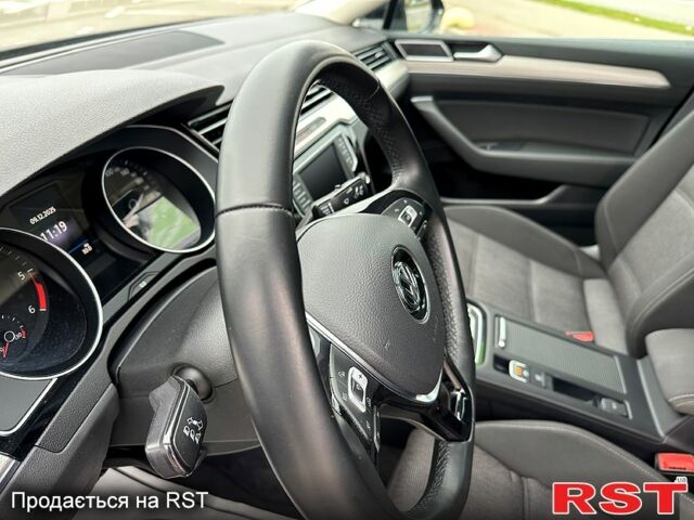 Чорний Фольксваген Пассат, об'ємом двигуна 1.6 л та пробігом 128 тис. км за 16300 $, фото 9 на Automoto.ua