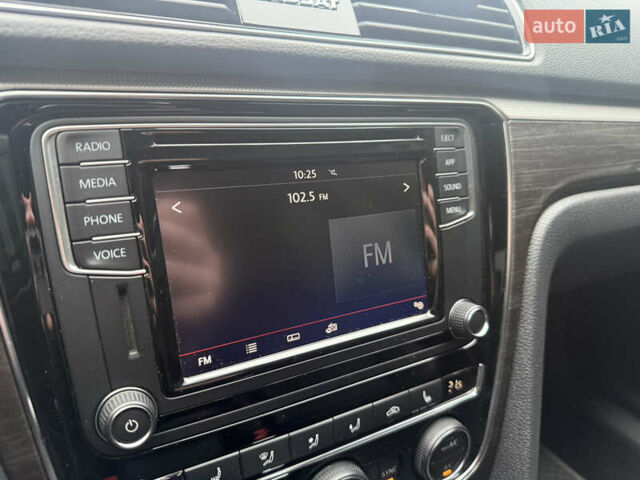 Чорний Фольксваген Пассат, об'ємом двигуна 2 л та пробігом 66 тис. км за 16200 $, фото 46 на Automoto.ua