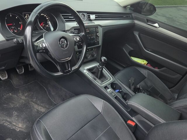 Черный Фольксваген Пассат, объемом двигателя 2 л и пробегом 220 тыс. км за 15500 $, фото 6 на Automoto.ua