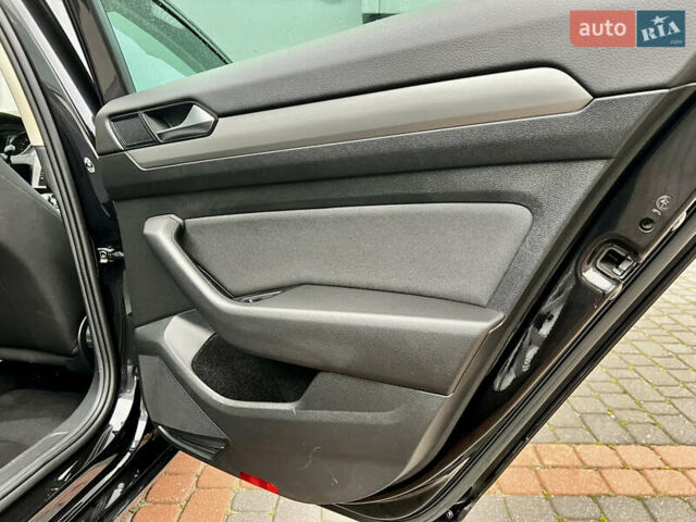 Черный Фольксваген Пассат, объемом двигателя 1.97 л и пробегом 306 тыс. км за 14750 $, фото 52 на Automoto.ua