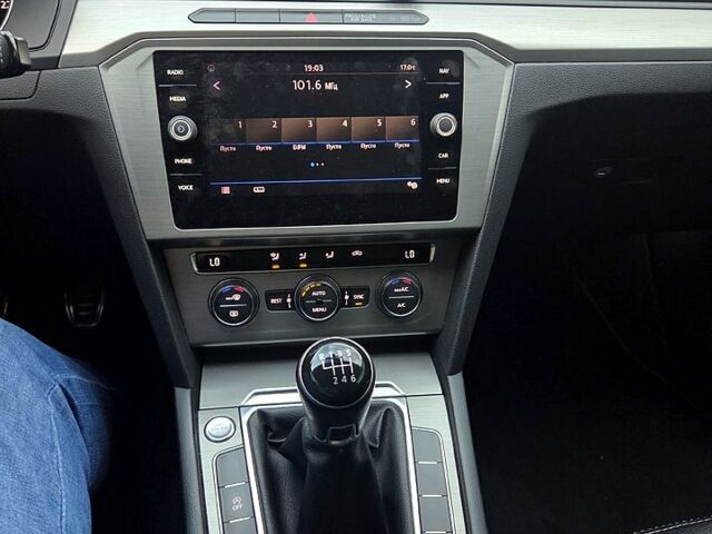 Черный Фольксваген Пассат, объемом двигателя 2 л и пробегом 220 тыс. км за 15500 $, фото 6 на Automoto.ua