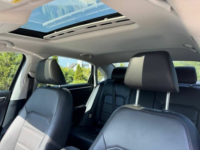 Черный Фольксваген Пассат, объемом двигателя 1.8 л и пробегом 123 тыс. км за 15500 $, фото 5 на Automoto.ua