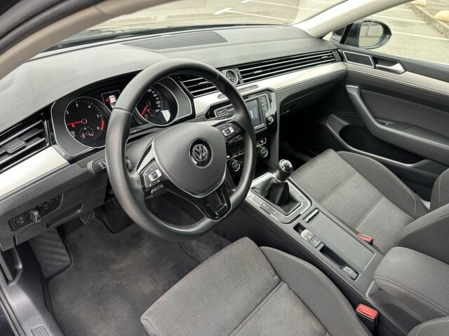 Черный Фольксваген Пассат, объемом двигателя 1.6 л и пробегом 128 тыс. км за 16300 $, фото 6 на Automoto.ua