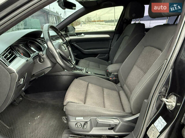 Черный Фольксваген Пассат, объемом двигателя 1.6 л и пробегом 313 тыс. км за 12500 $, фото 39 на Automoto.ua