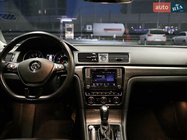 Черный Фольксваген Пассат, объемом двигателя 1.8 л и пробегом 140 тыс. км за 15799 $, фото 19 на Automoto.ua