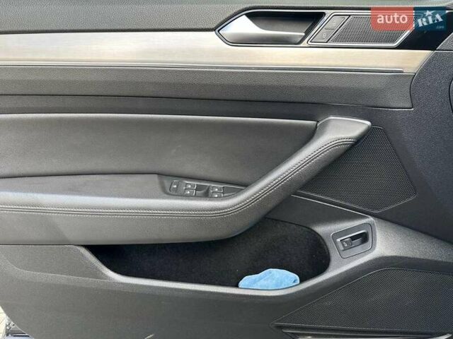 Черный Фольксваген Пассат, объемом двигателя 2 л и пробегом 181 тыс. км за 21990 $, фото 24 на Automoto.ua