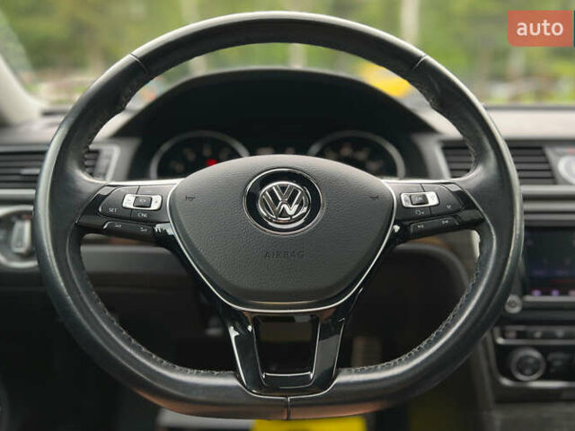 Черный Фольксваген Пассат, объемом двигателя 1.8 л и пробегом 100 тыс. км за 13999 $, фото 21 на Automoto.ua