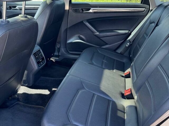 Черный Фольксваген Пассат, объемом двигателя 1.8 л и пробегом 123 тыс. км за 15500 $, фото 7 на Automoto.ua