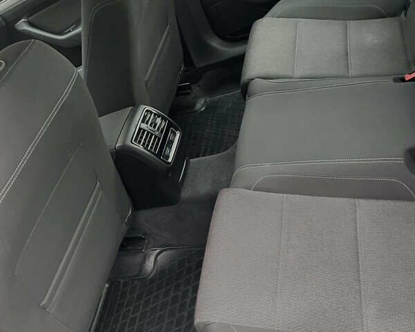 Чорний Фольксваген Пассат, об'ємом двигуна 1.6 л та пробігом 265 тис. км за 15000 $, фото 9 на Automoto.ua