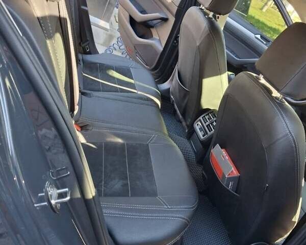 Чорний Фольксваген Пассат, об'ємом двигуна 1.6 л та пробігом 309 тис. км за 12600 $, фото 10 на Automoto.ua