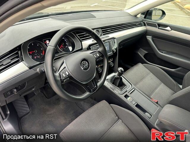 Чорний Фольксваген Пассат, об'ємом двигуна 1.6 л та пробігом 128 тис. км за 16300 $, фото 7 на Automoto.ua