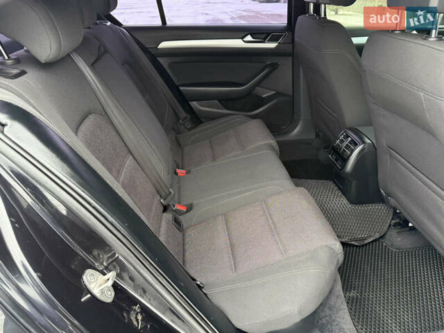 Черный Фольксваген Пассат, объемом двигателя 1.6 л и пробегом 313 тыс. км за 12500 $, фото 52 на Automoto.ua