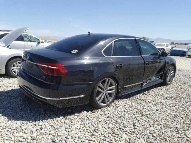 Чорний Фольксваген Пассат, об'ємом двигуна 1.8 л та пробігом 178 тис. км за 10800 $, фото 3 на Automoto.ua