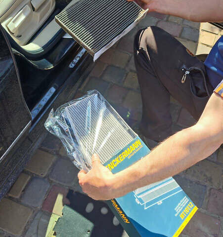 Черный Фольксваген Пассат, объемом двигателя 1.8 л и пробегом 149 тыс. км за 12500 $, фото 31 на Automoto.ua