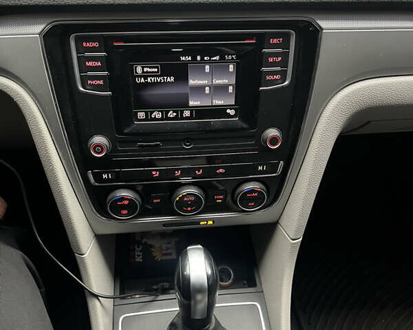 Черный Фольксваген Пассат, объемом двигателя 1.8 л и пробегом 172 тыс. км за 11500 $, фото 7 на Automoto.ua