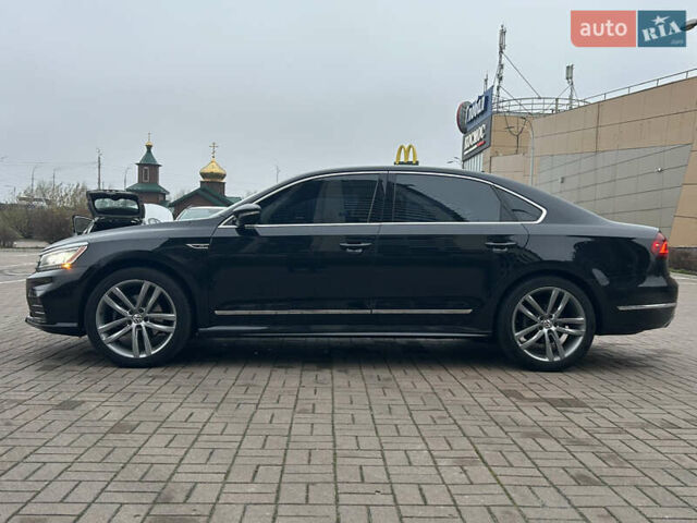 Черный Фольксваген Пассат, объемом двигателя 1.8 л и пробегом 127 тыс. км за 14000 $, фото 7 на Automoto.ua