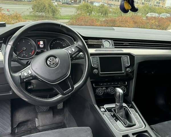 Черный Фольксваген Пассат, объемом двигателя 1.97 л и пробегом 194 тыс. км за 22500 $, фото 6 на Automoto.ua