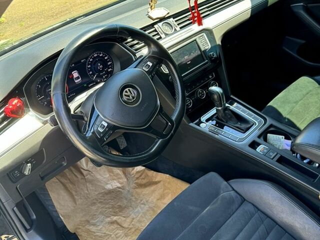 Чорний Фольксваген Пассат, об'ємом двигуна 2 л та пробігом 230 тис. км за 18800 $, фото 5 на Automoto.ua