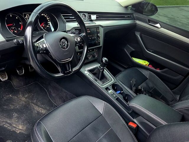 Черный Фольксваген Пассат, объемом двигателя 2 л и пробегом 220 тыс. км за 15500 $, фото 5 на Automoto.ua