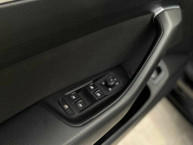 Черный Фольксваген Пассат, объемом двигателя 1.6 л и пробегом 313 тыс. км за 13490 $, фото 8 на Automoto.ua