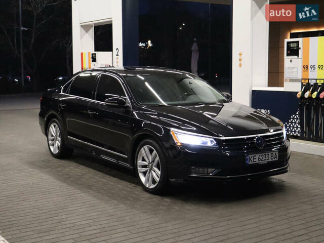 Черный Фольксваген Пассат, объемом двигателя 1.8 л и пробегом 140 тыс. км за 15799 $, фото 7 на Automoto.ua