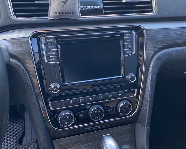 Черный Фольксваген Пассат, объемом двигателя 1.98 л и пробегом 142 тыс. км за 15800 $, фото 20 на Automoto.ua