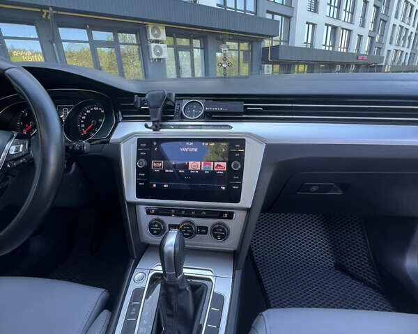 Черный Фольксваген Пассат, объемом двигателя 1.6 л и пробегом 222 тыс. км за 16000 $, фото 22 на Automoto.ua