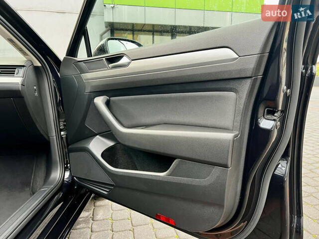 Черный Фольксваген Пассат, объемом двигателя 1.97 л и пробегом 306 тыс. км за 14750 $, фото 57 на Automoto.ua