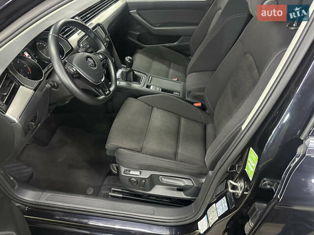 Чорний Фольксваген Пассат, об'ємом двигуна 1.6 л та пробігом 128 тис. км за 16500 $, фото 3 на Automoto.ua