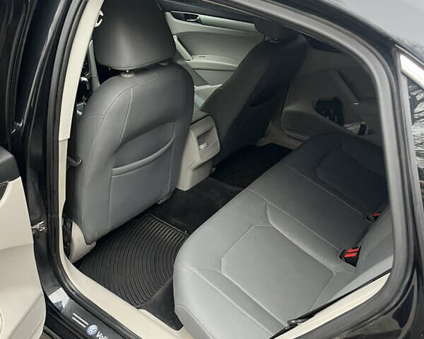 Черный Фольксваген Пассат, объемом двигателя 1.8 л и пробегом 172 тыс. км за 11500 $, фото 4 на Automoto.ua