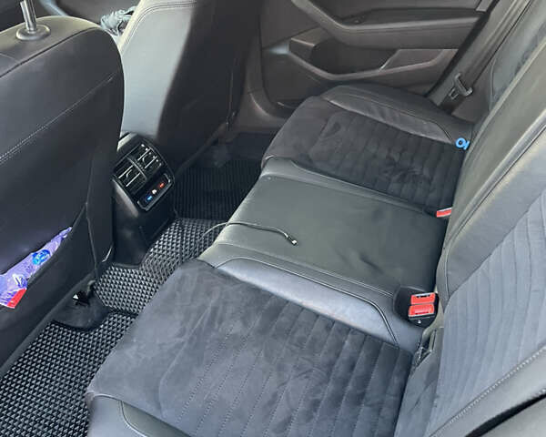 Черный Фольксваген Пассат, объемом двигателя 1.97 л и пробегом 212 тыс. км за 20000 $, фото 12 на Automoto.ua