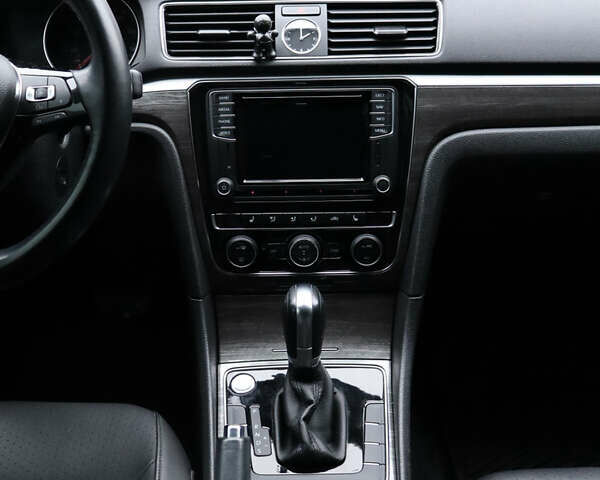 Черный Фольксваген Пассат, объемом двигателя 1.8 л и пробегом 140 тыс. км за 15799 $, фото 20 на Automoto.ua