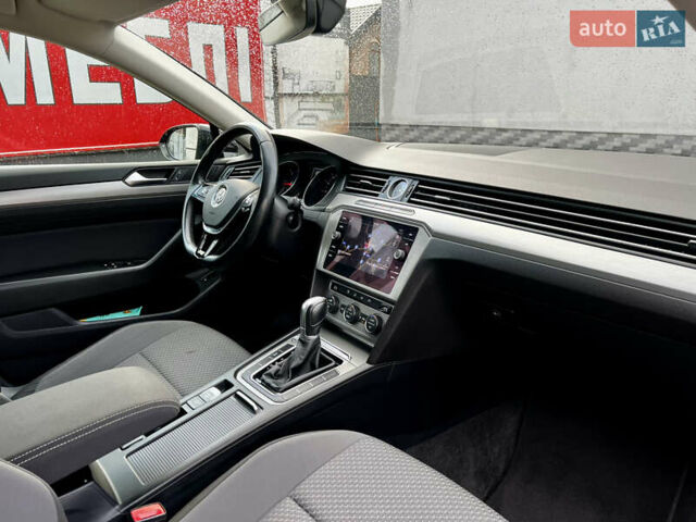 Черный Фольксваген Пассат, объемом двигателя 1.97 л и пробегом 306 тыс. км за 14750 $, фото 62 на Automoto.ua