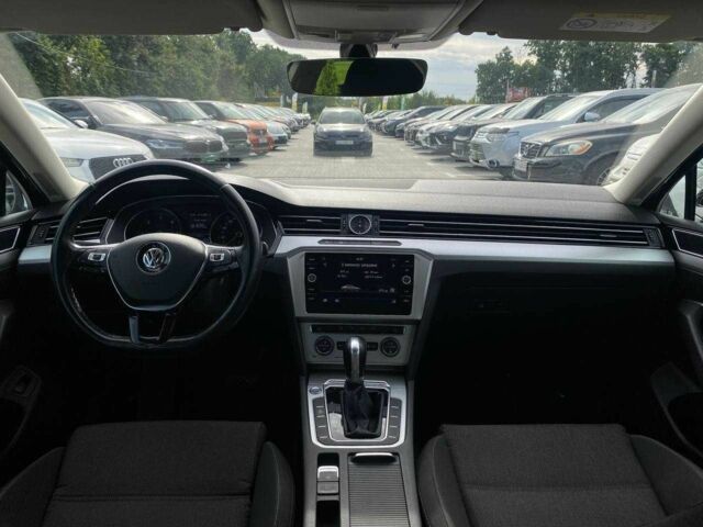 Черный Фольксваген Пассат, объемом двигателя 1.6 л и пробегом 313 тыс. км за 13490 $, фото 22 на Automoto.ua