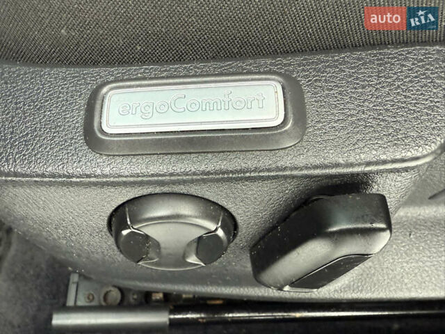 Черный Фольксваген Пассат, объемом двигателя 1.6 л и пробегом 313 тыс. км за 12500 $, фото 50 на Automoto.ua