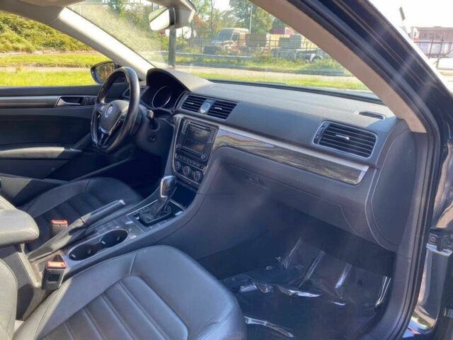 Черный Фольксваген Пассат, объемом двигателя 1.8 л и пробегом 68 тыс. км за 2500 $, фото 7 на Automoto.ua