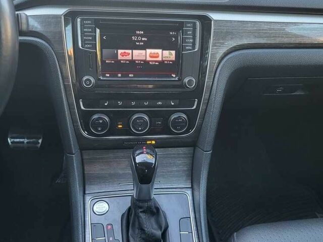 Черный Фольксваген Пассат, объемом двигателя 2 л и пробегом 73 тыс. км за 16075 $, фото 4 на Automoto.ua