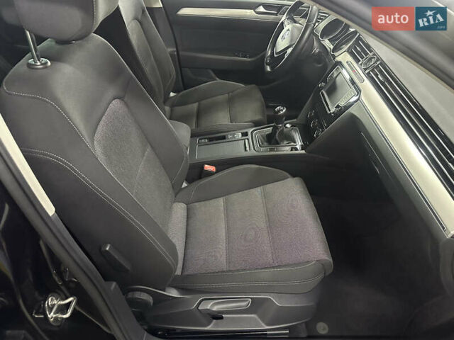 Чорний Фольксваген Пассат, об'ємом двигуна 1.6 л та пробігом 128 тис. км за 16500 $, фото 2 на Automoto.ua