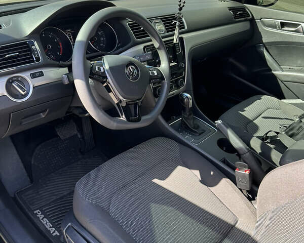 Черный Фольксваген Пассат, объемом двигателя 1.8 л и пробегом 54 тыс. км за 14800 $, фото 3 на Automoto.ua